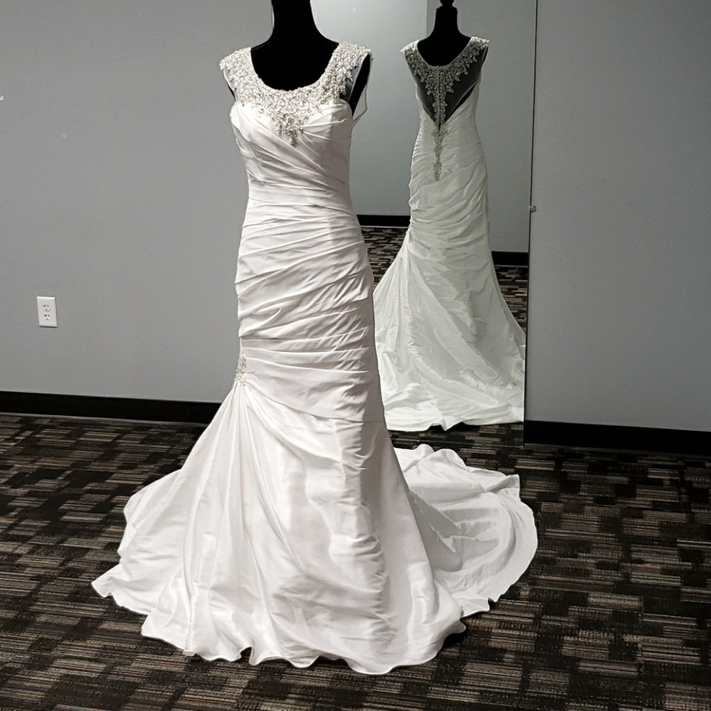 NWT Maggie Sottero wedding, beaded, size 8, mermaid